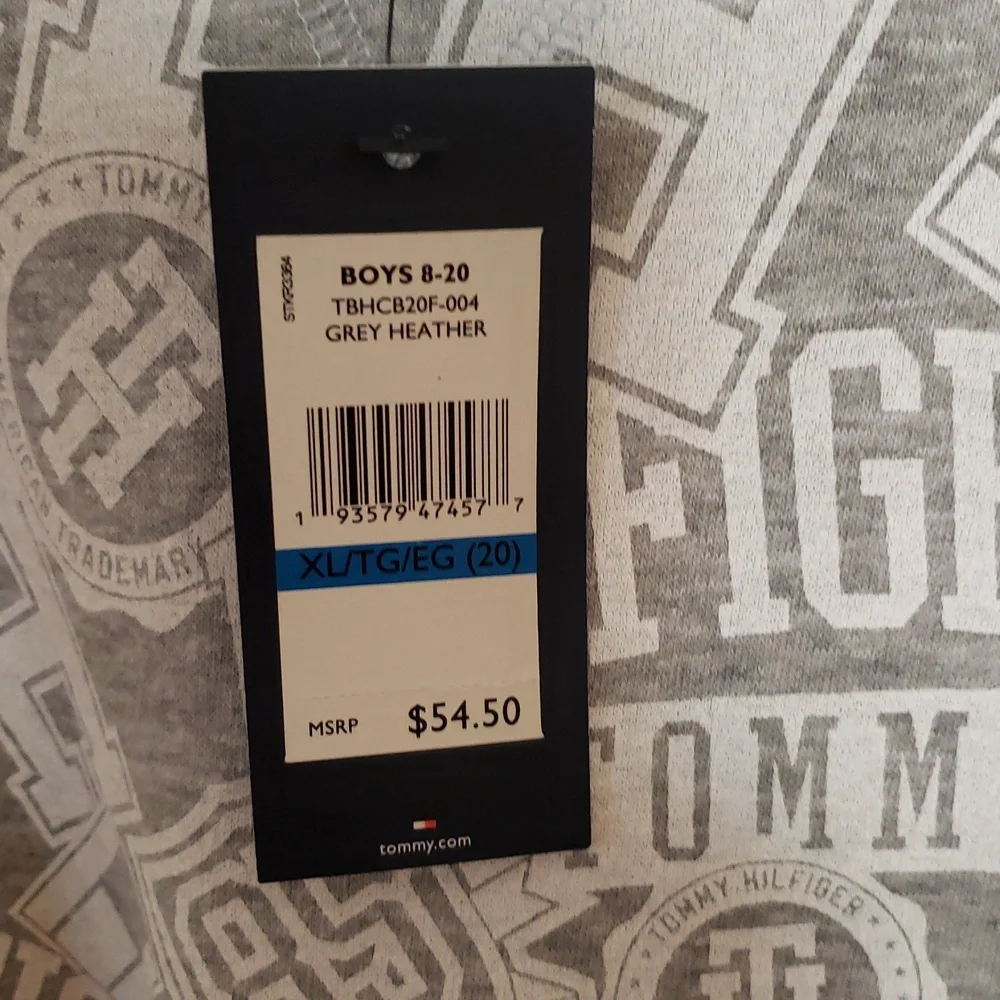 Boys Tommy Hilfiger Hoodie. New With Tag, Size XL , Color Gray. - Picture 3 of 4